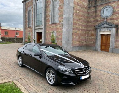 wedding-chauffeur-hire luxurious wedding car and chauffeur Ireland